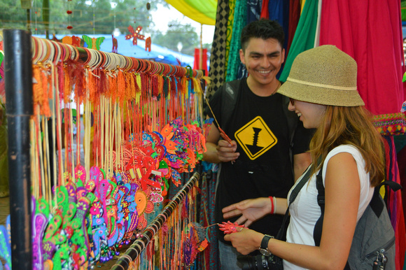 ILSC Student practising hindi in Delhi market